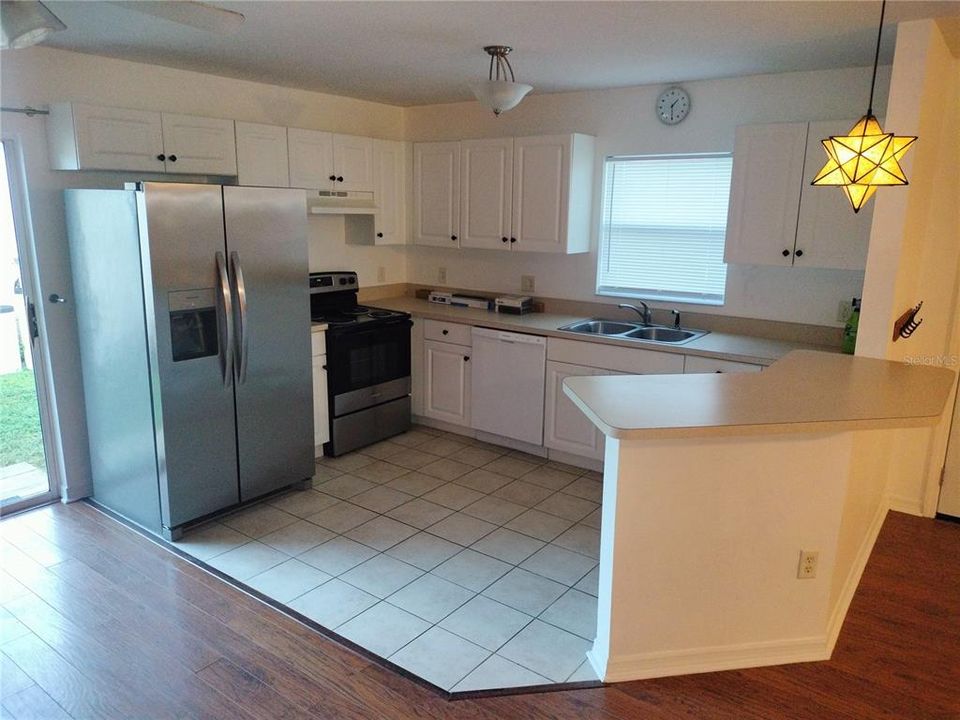 For Rent: $1,600 (3 beds, 2 baths, 1200 Square Feet)