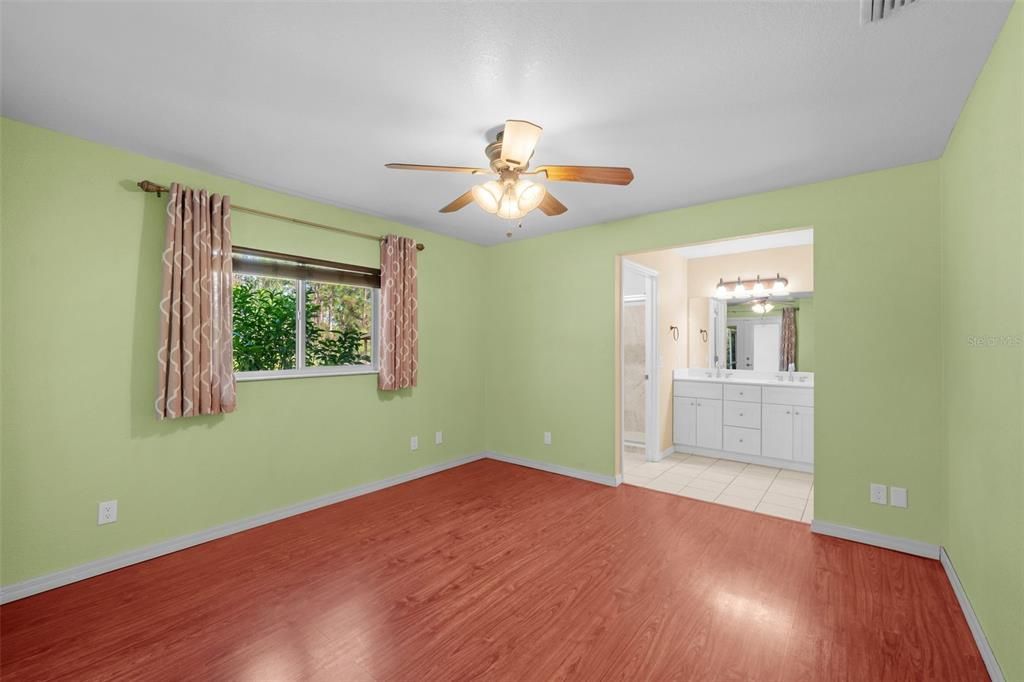 Active With Contract: $319,900 (3 beds, 2 baths, 1245 Square Feet)