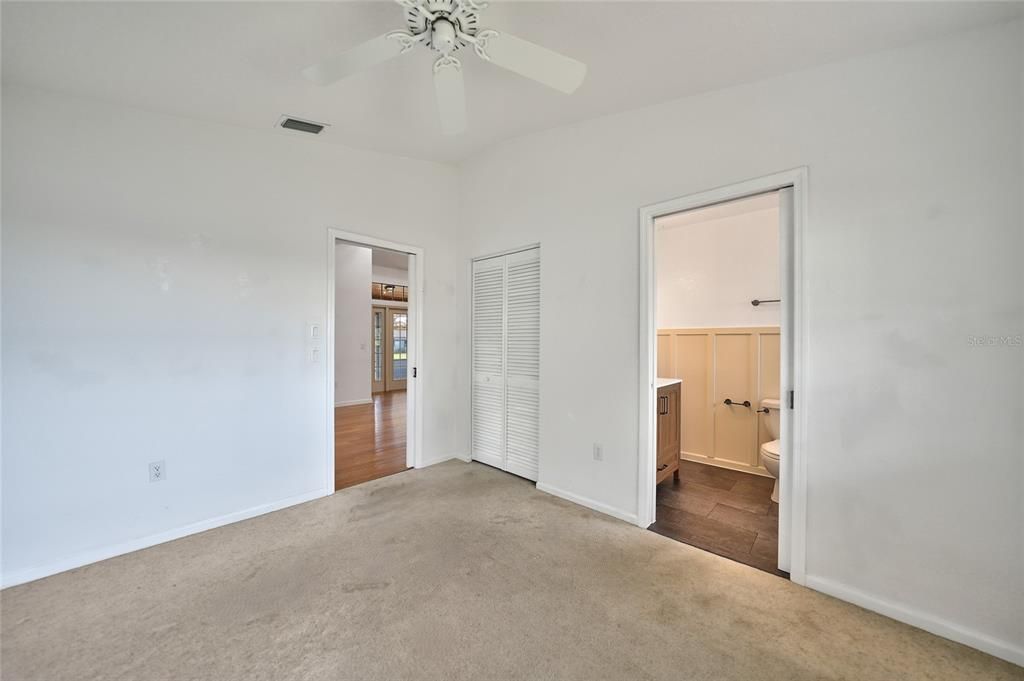 For Sale: $425,000 (2 beds, 2 baths, 1074 Square Feet)