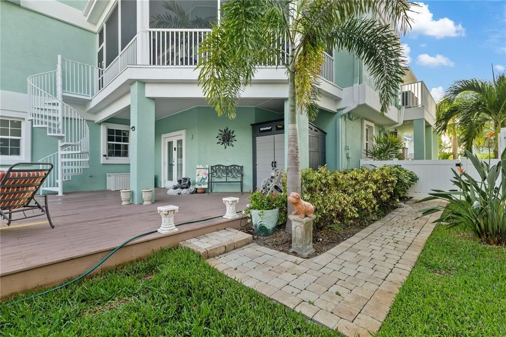 Active With Contract: $725,000 (3 beds, 3 baths, 2440 Square Feet)