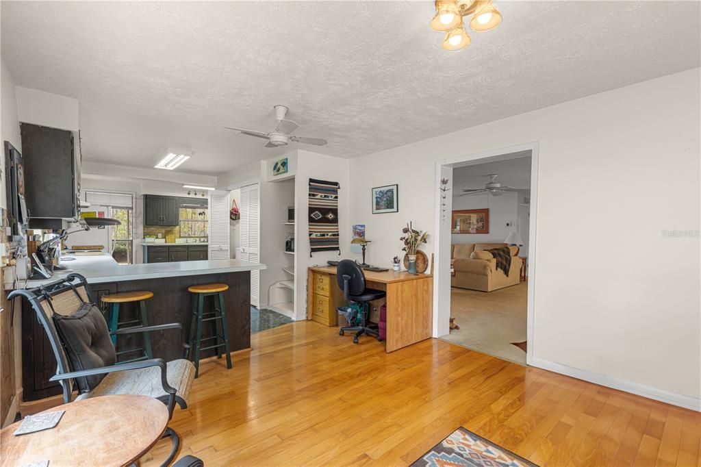 For Sale: $230,000 (2 beds, 1 baths, 1496 Square Feet)