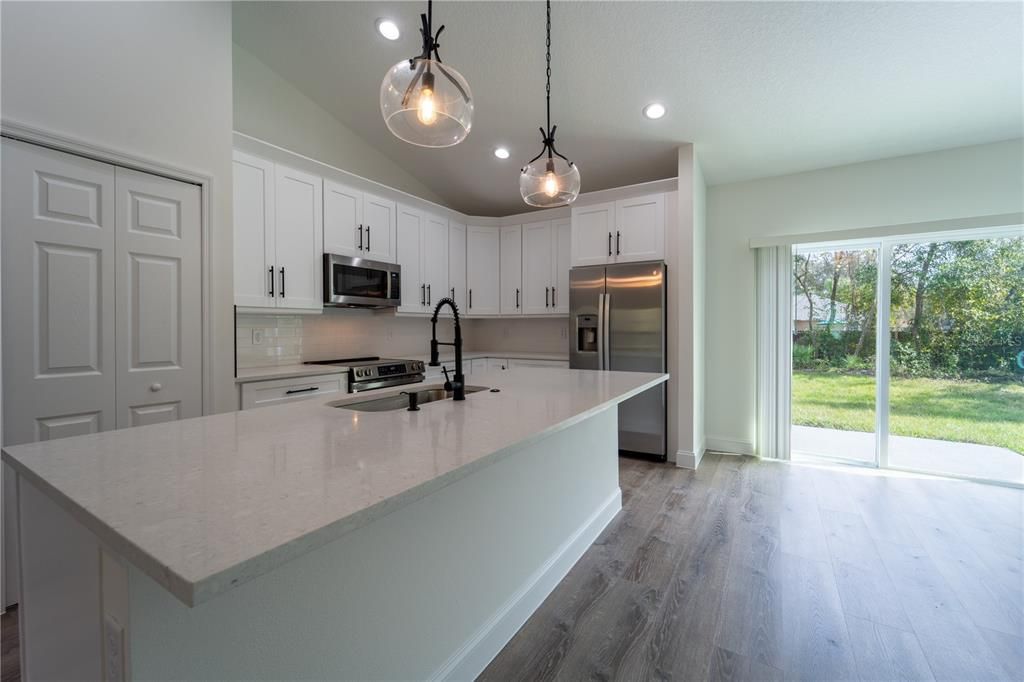 For Sale: $339,900 (3 beds, 2 baths, 1598 Square Feet)