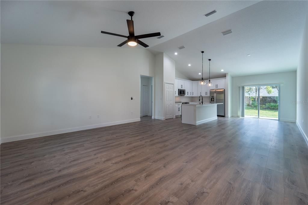 For Sale: $339,900 (3 beds, 2 baths, 1598 Square Feet)