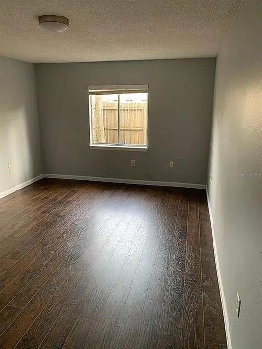 For Sale: $145,000 (1 beds, 1 baths, 825 Square Feet)