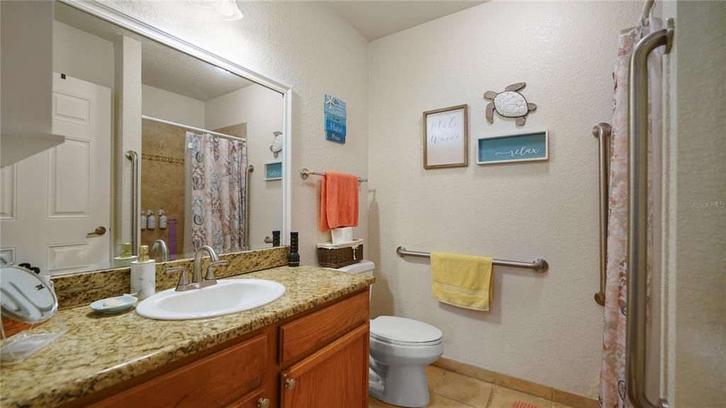 For Sale: $164,900 (2 beds, 2 baths, 1035 Square Feet)