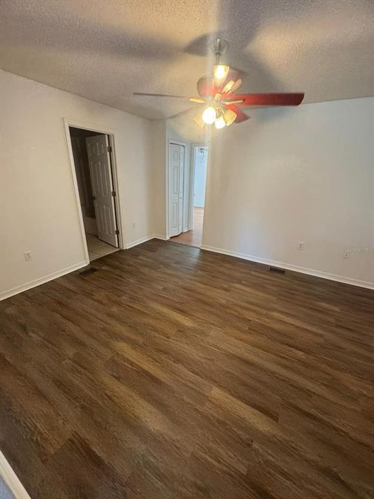 For Rent: $2,100 (4 beds, 2 baths, 1703 Square Feet)