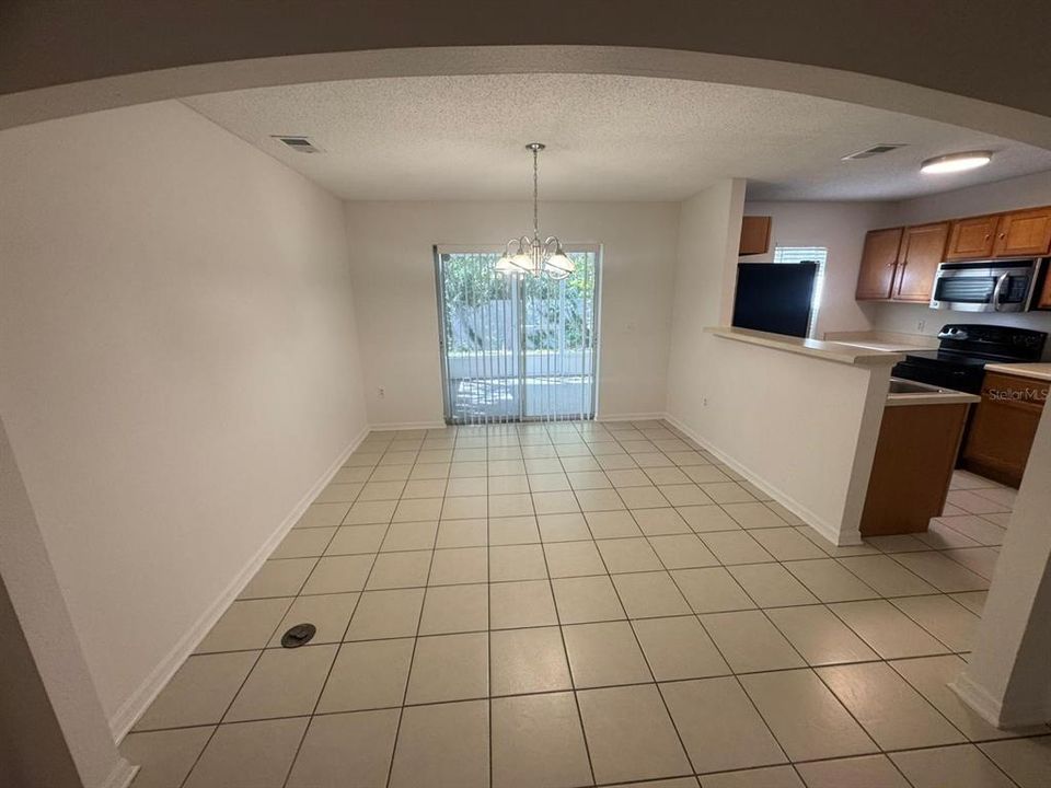 For Rent: $2,100 (4 beds, 2 baths, 1703 Square Feet)