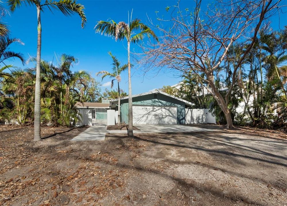 Active With Contract: $1,690,000 (3 beds, 2 baths, 1818 Square Feet)