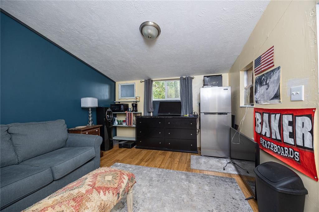 For Sale: $385,000 (2 beds, 1 baths, 600 Square Feet)