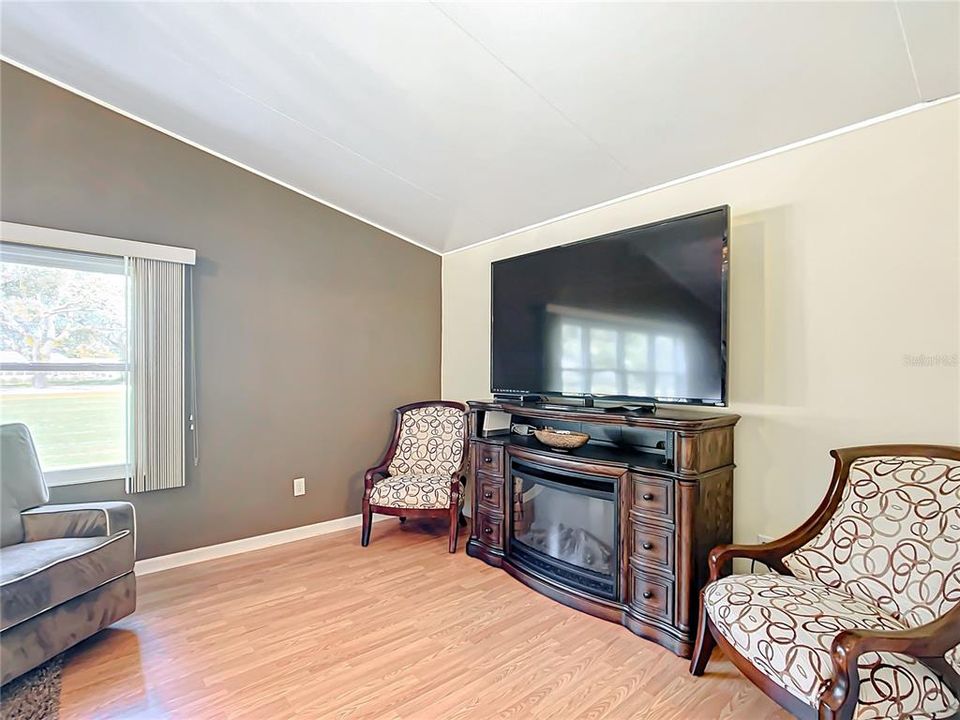 For Sale: $257,500 (2 beds, 2 baths, 1447 Square Feet)