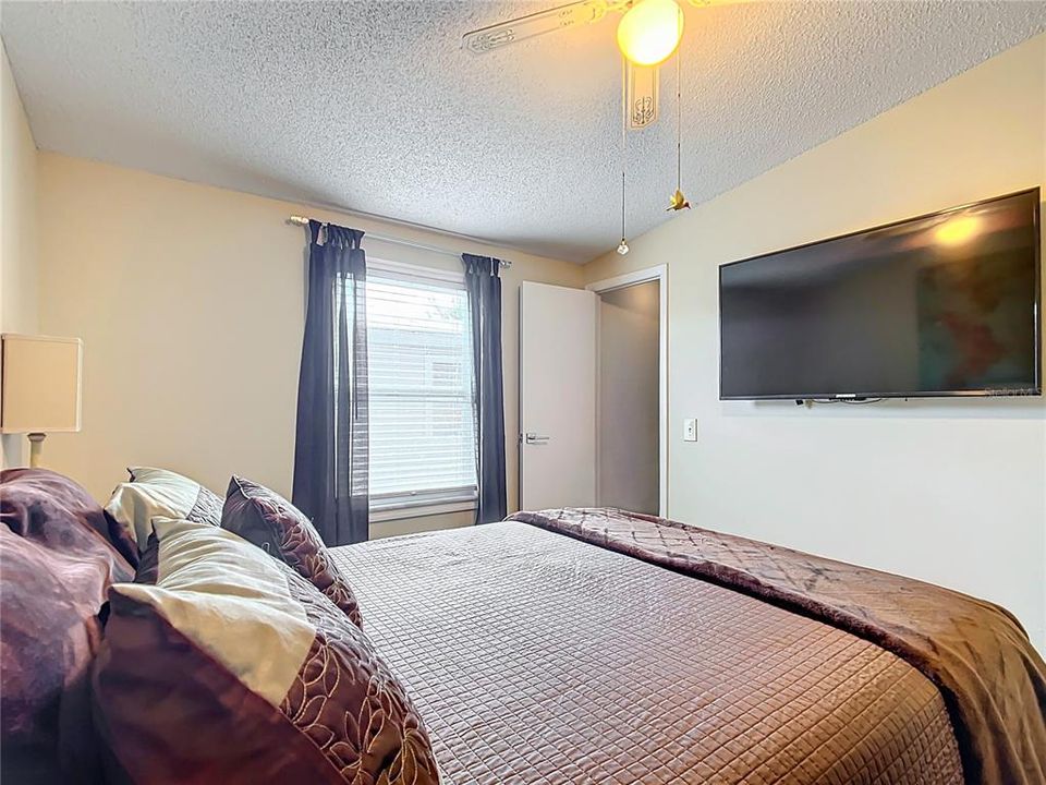 For Sale: $257,500 (2 beds, 2 baths, 1447 Square Feet)