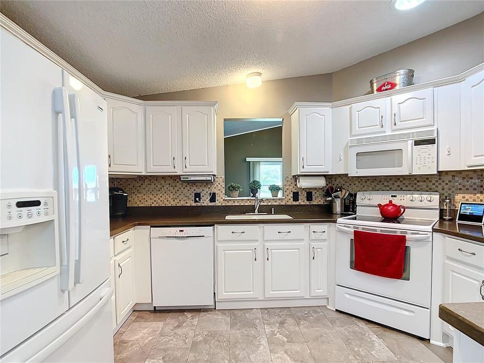 For Sale: $257,500 (2 beds, 2 baths, 1447 Square Feet)