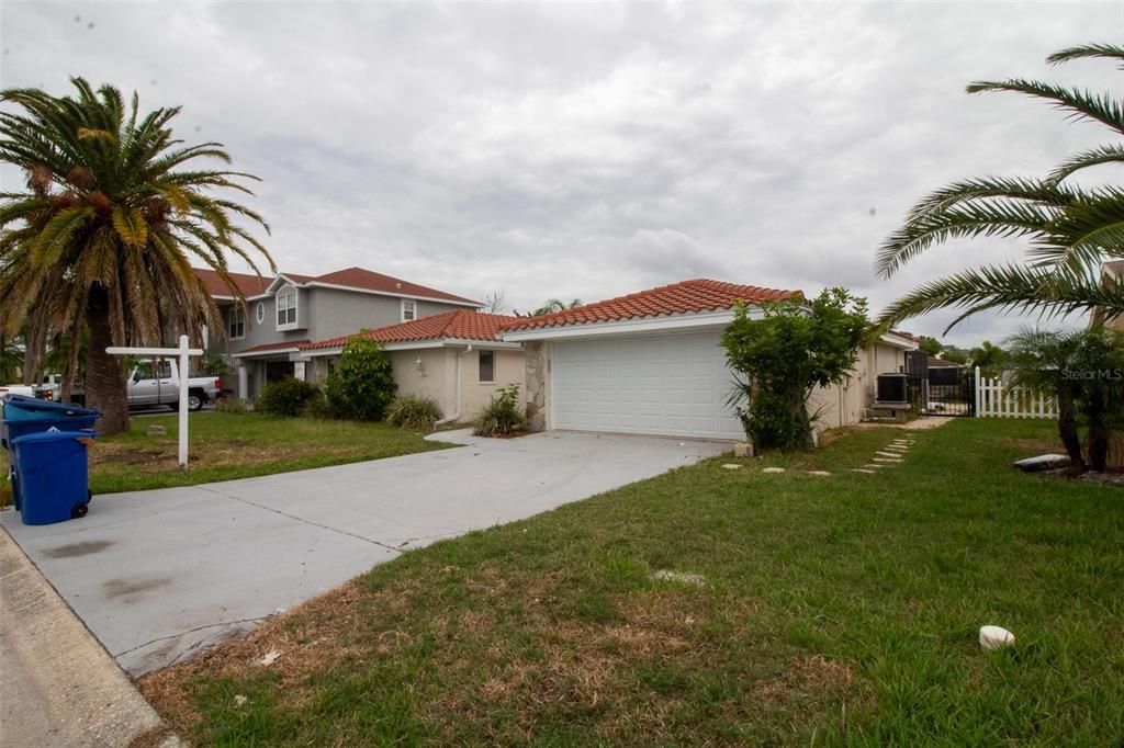 For Sale: $399,000 (4 beds, 2 baths, 1884 Square Feet)