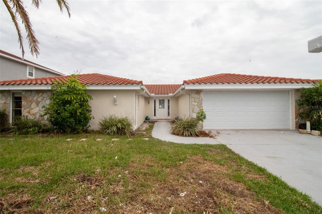 For Sale: $399,000 (4 beds, 2 baths, 1884 Square Feet)