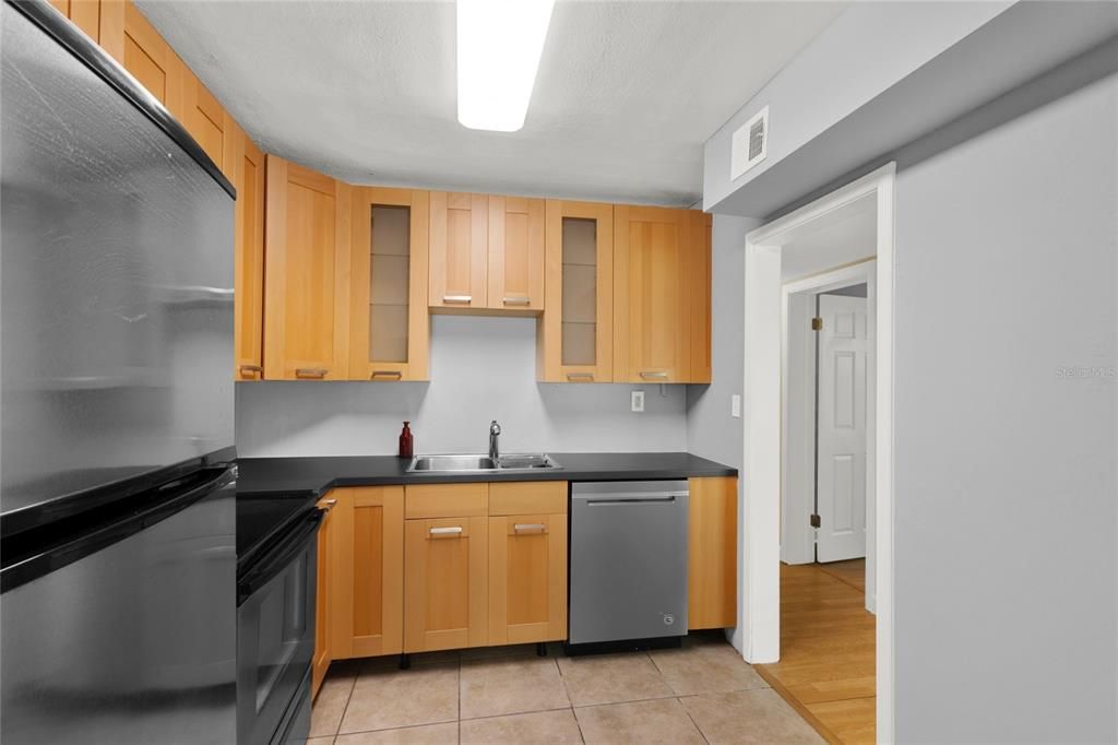 For Rent: $2,449 (3 beds, 1 baths, 1149 Square Feet)