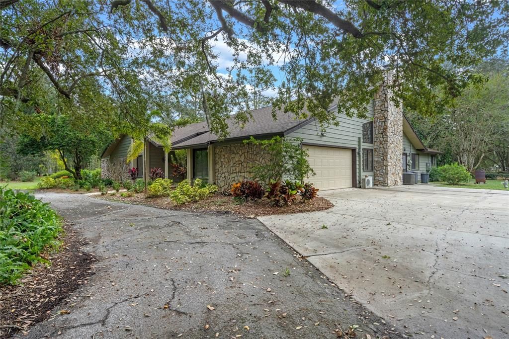 Oversized 2 Car Garage and Circular Driveway