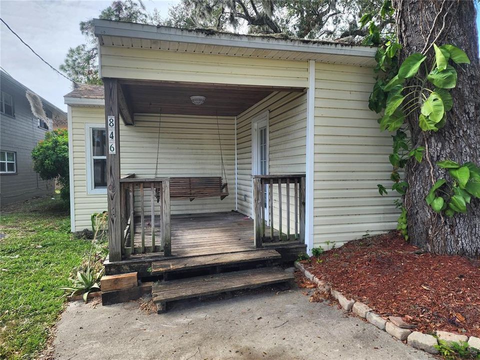 For Sale: $158,500 (2 beds, 1 baths, 856 Square Feet)