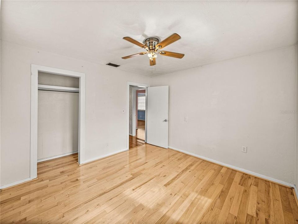 For Sale: $560,000 (3 beds, 1 baths, 992 Square Feet)