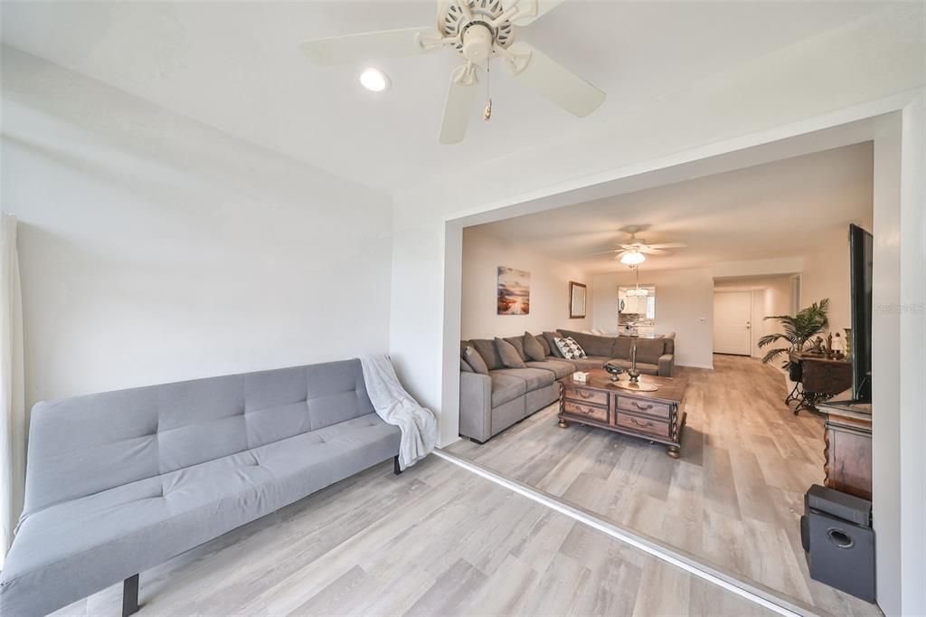 For Sale: $270,777 (2 beds, 2 baths, 1135 Square Feet)