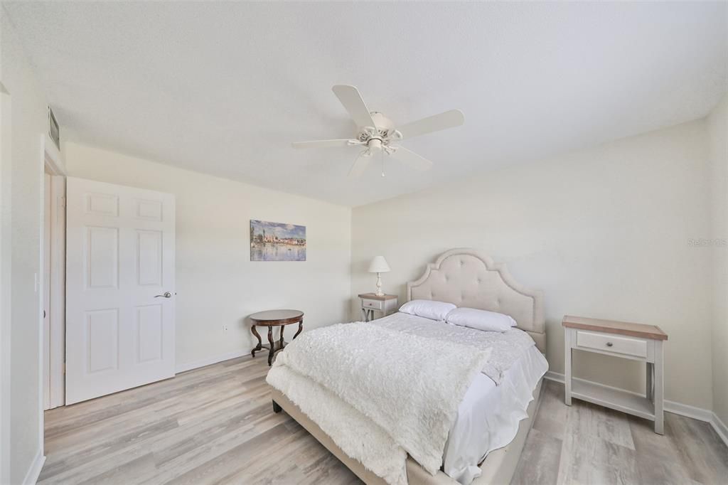 For Sale: $270,777 (2 beds, 2 baths, 1135 Square Feet)