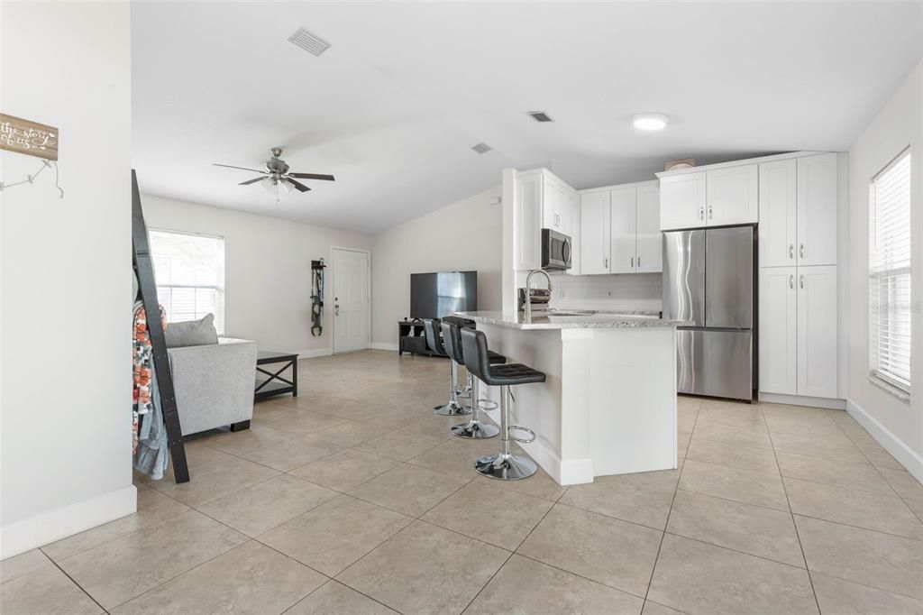 For Sale: $325,000 (3 beds, 2 baths, 1212 Square Feet)