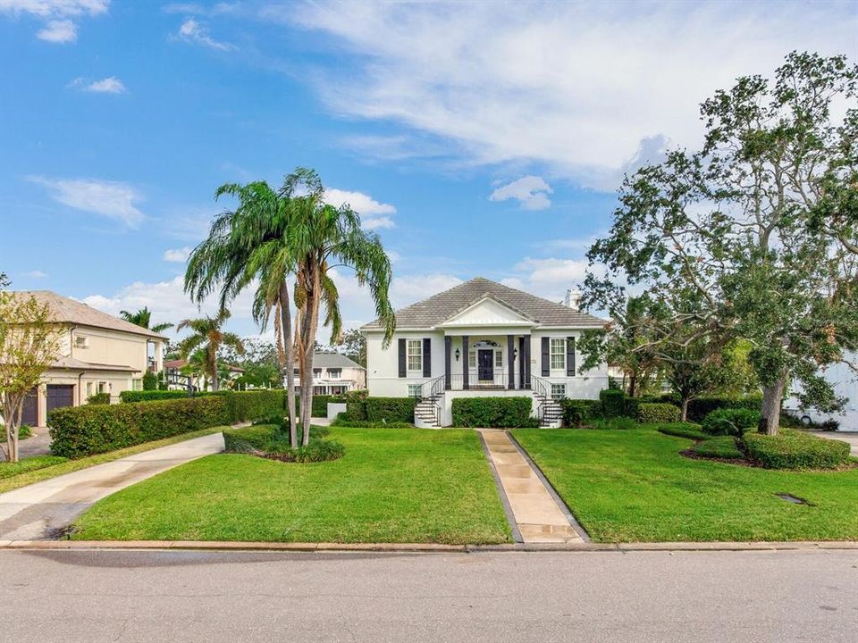 For Sale: $3,675,000 (4 beds, 3 baths, 2959 Square Feet)