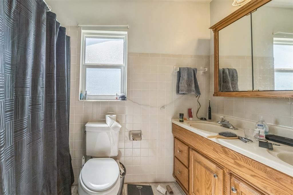 For Sale: $350,000 (2 beds, 2 baths, 1148 Square Feet)