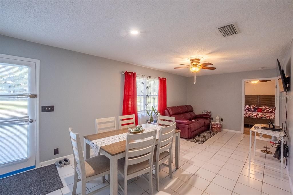 For Sale: $315,000 (2 beds, 2 baths, 1204 Square Feet)