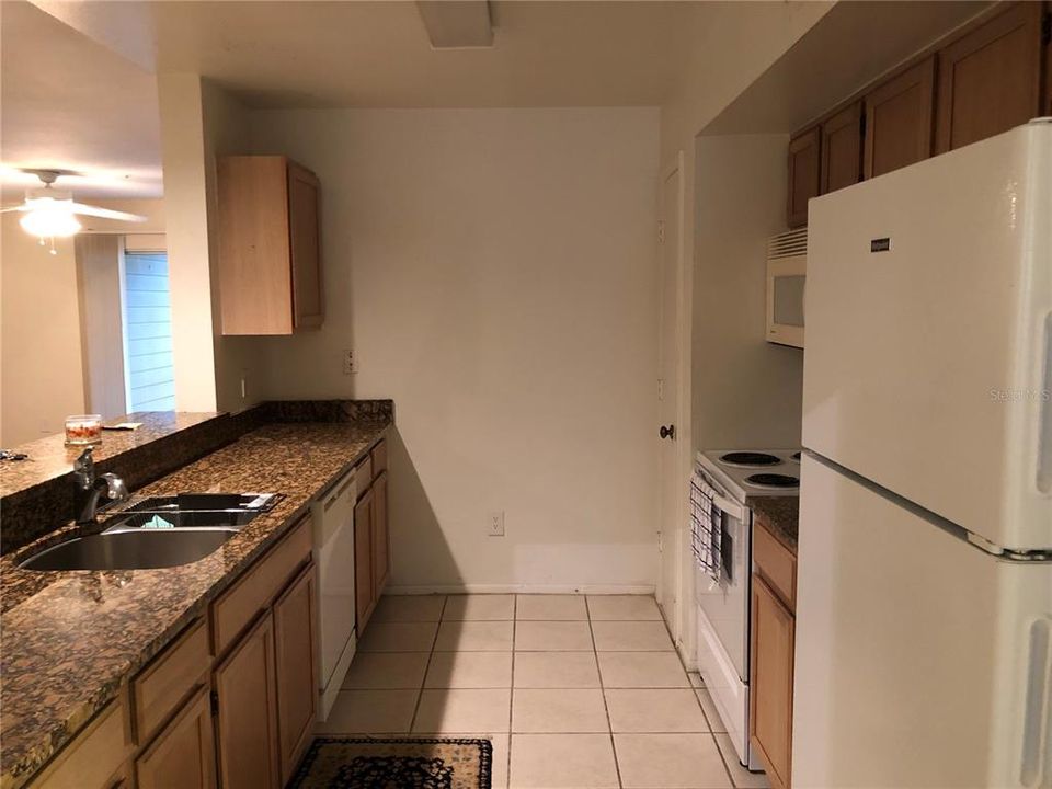 For Sale: $199,000 (2 beds, 2 baths, 1110 Square Feet)