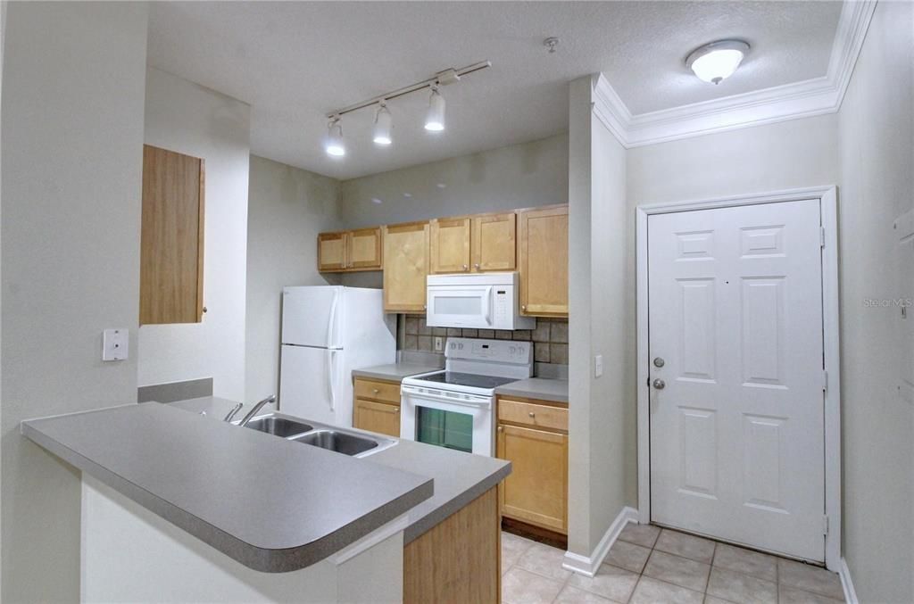 For Sale: $225,000 (1 beds, 1 baths, 772 Square Feet)