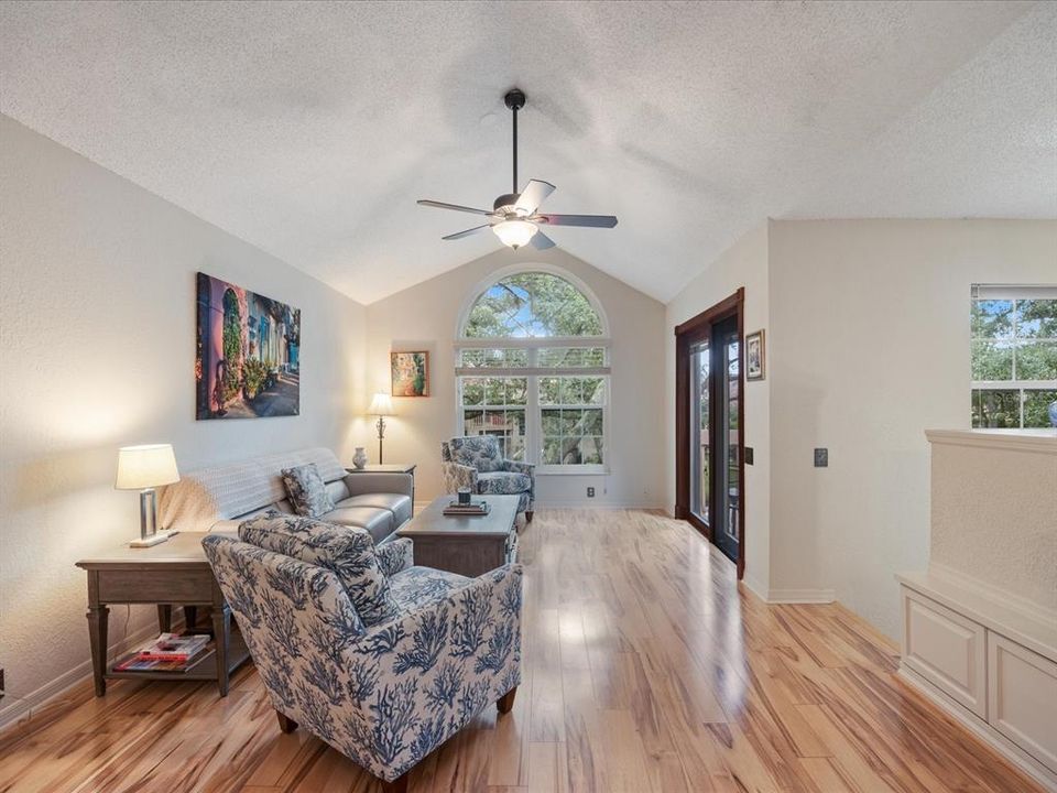 For Sale: $345,000 (2 beds, 2 baths, 1125 Square Feet)