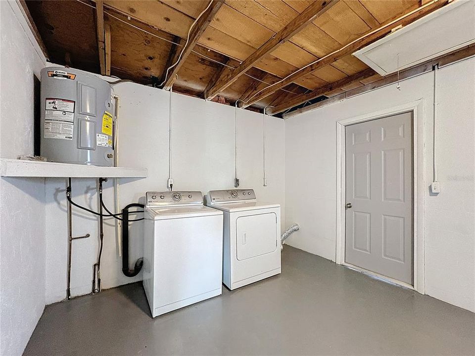 For Sale: $244,500 (3 beds, 1 baths, 1096 Square Feet)