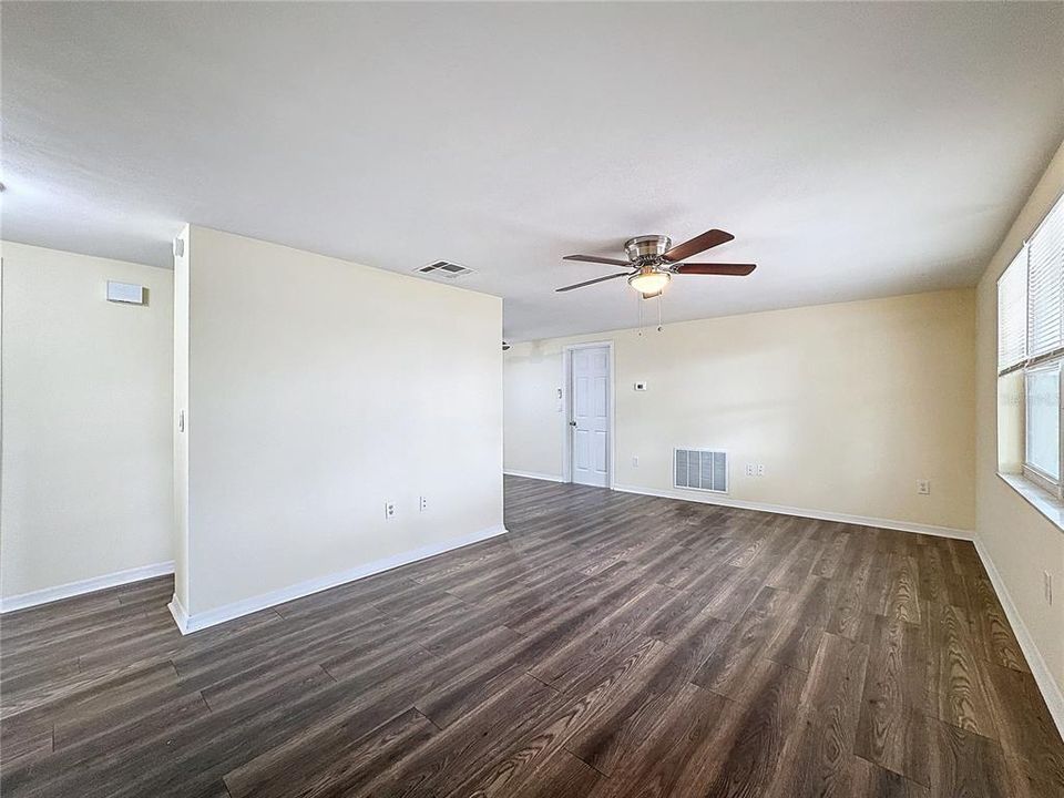 For Sale: $244,500 (3 beds, 1 baths, 1096 Square Feet)