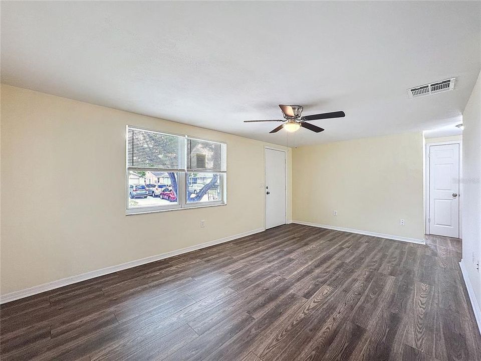 For Sale: $244,500 (3 beds, 1 baths, 1096 Square Feet)