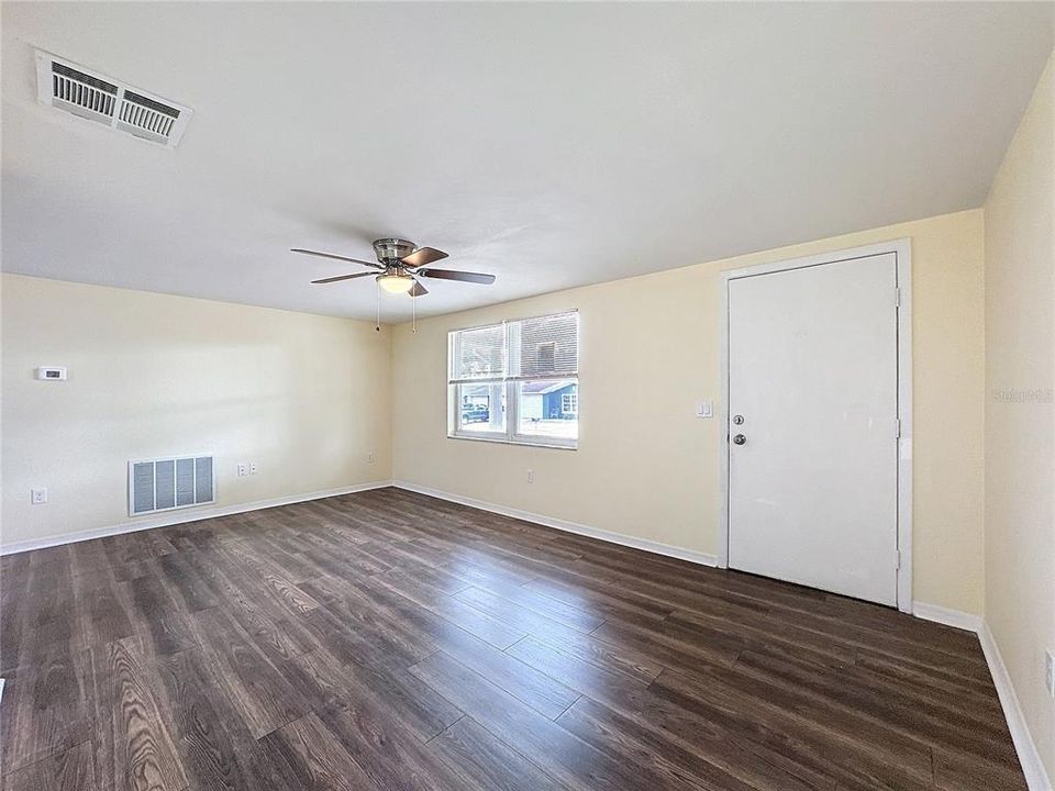 For Sale: $244,500 (3 beds, 1 baths, 1096 Square Feet)