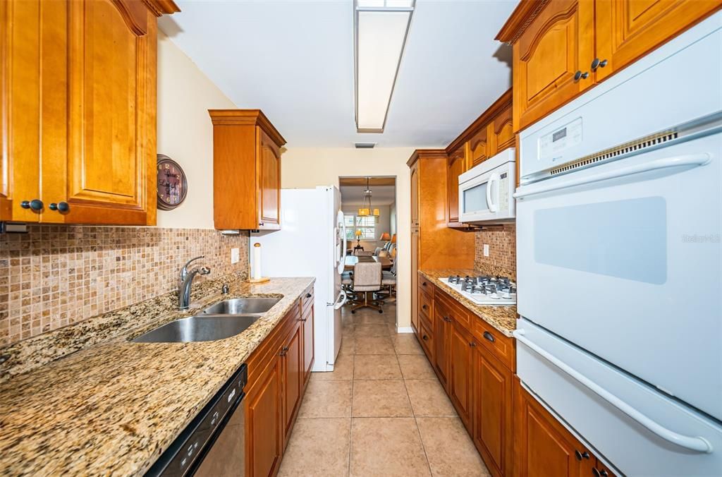 For Sale: $235,000 (2 beds, 2 baths, 1120 Square Feet)