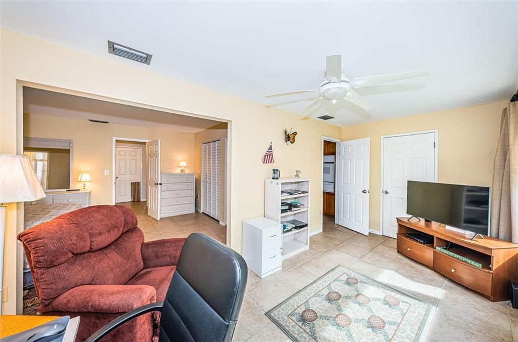 For Sale: $235,000 (2 beds, 2 baths, 1120 Square Feet)