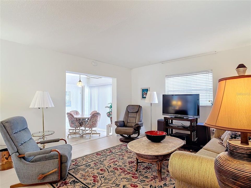 For Sale: $329,000 (2 beds, 2 baths, 793 Square Feet)