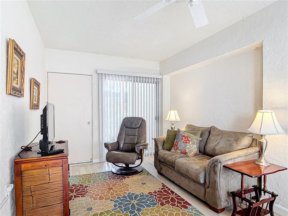 For Sale: $329,000 (2 beds, 2 baths, 793 Square Feet)