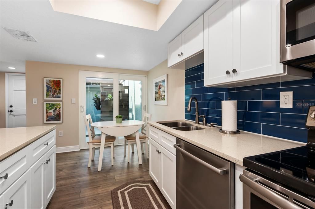 Active With Contract: $300,000 (2 beds, 2 baths, 1116 Square Feet)