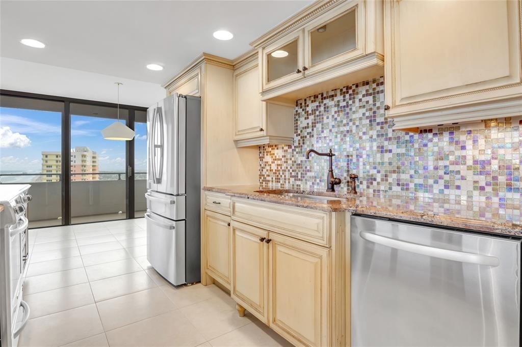 For Sale: $739,000 (2 beds, 2 baths, 2420 Square Feet)