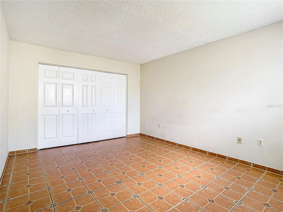 For Sale: $139,900 (2 beds, 1 baths, 826 Square Feet)