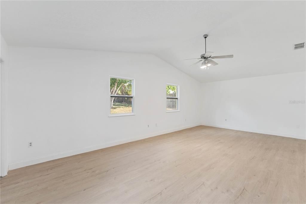 For Sale: $350,000 (3 beds, 2 baths, 2058 Square Feet)