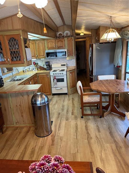 Eat in Kitchen with bright window