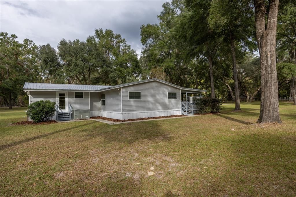 For Sale: $320,000 (3 beds, 2 baths, 1558 Square Feet)