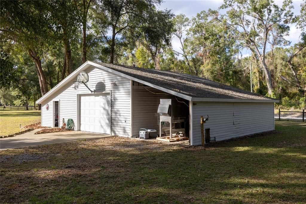 1 car Garage/Workshop