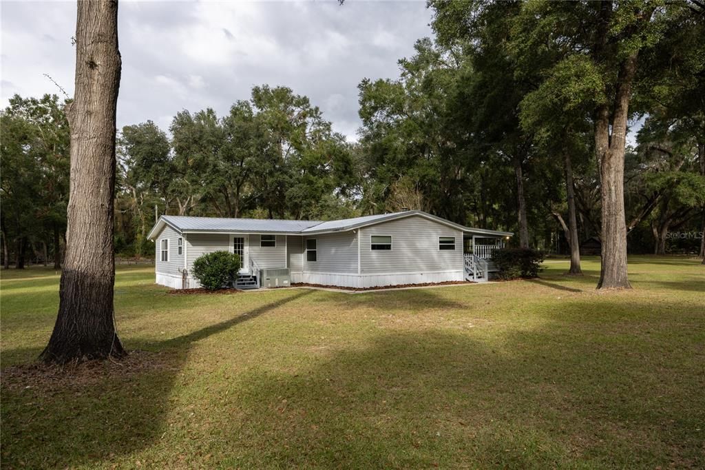 For Sale: $320,000 (3 beds, 2 baths, 1558 Square Feet)