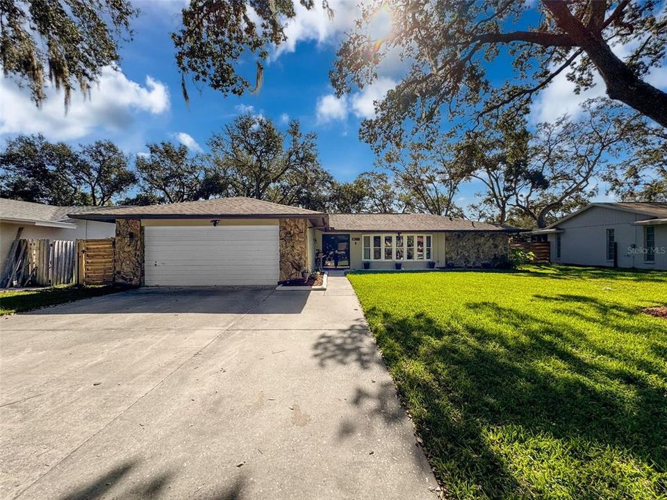 For Sale: $529,900 (3 beds, 2 baths, 1929 Square Feet)