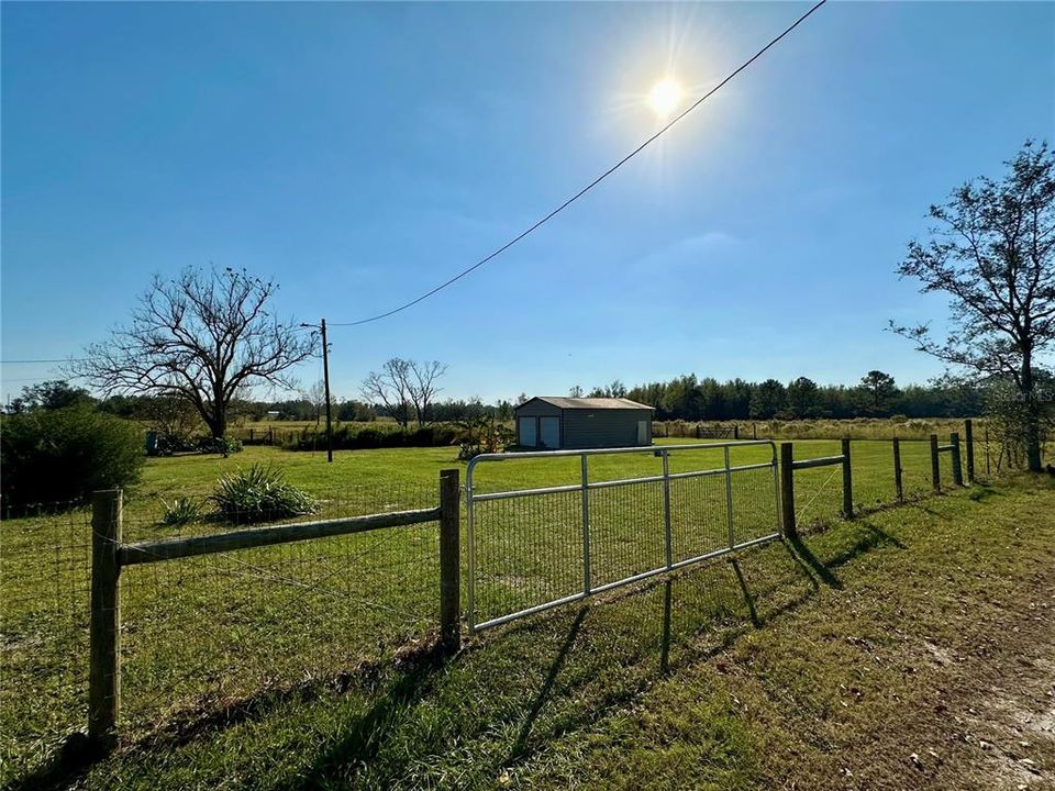 For Sale: $425,000 (2 beds, 1 baths, 1116 Square Feet)