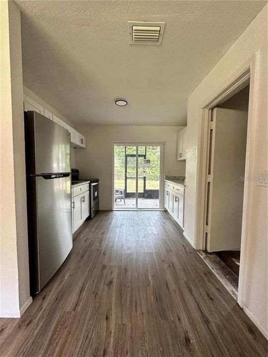 For Rent: $2,225 (3 beds, 1 baths, 1189 Square Feet)